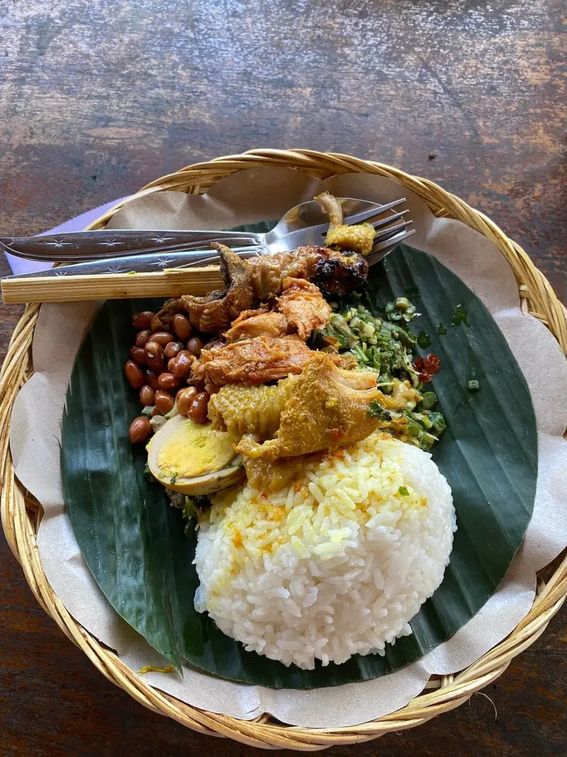 Ibu Mangku 的 Kedewatan 鸡饭摊 - Gallery 1